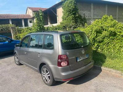 Begagnad VW Touran 105 HK (77 kW) 2008 Grå Minibuss