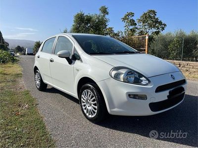 Usata Fiat Punto Street 77 CV (56 kW) 2015 Bianco Berlina