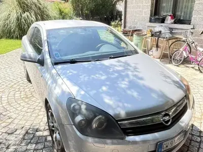 Usata Opel Astra GTC 101 CV (74 kW) 2005 Berlina
