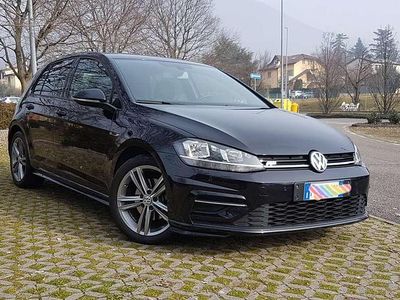 Second-hand VW Golf VII Sportline 116 CP (85 kW) 2017 Negru Berlinǎ