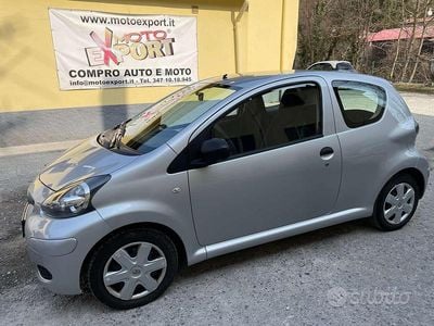 Begagnad Toyota Aygo Edition 68 HK (50 kW) 2010 Silver Halvkombi