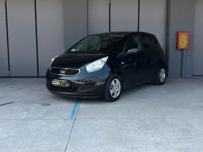 Usata Kia Venga 90 CV (66 kW) 2013 Nero Utilitaria
