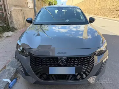 Usata Peugeot 208 Active 101 CV (74 kW) 2024 Grigio Utilitaria