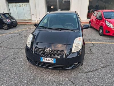 Usata Toyota Yaris 90 CV (66 kW) 2008 Nero Berlina