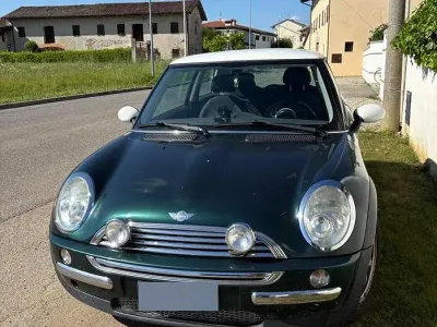 Usata Mini Cooper 116 CV (85 kW) 2004 Verde Utilitaria