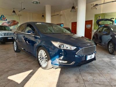 Begagnad Ford Focus Titanium 125 HK (91 kW) 2015 Blå Sedan