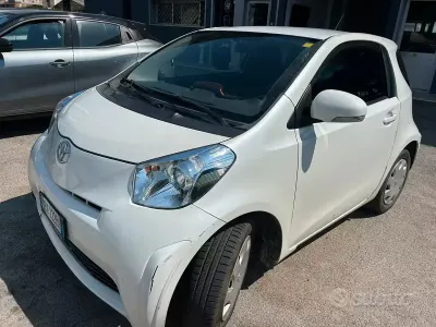 Usata Toyota iQ 68 CV (50 kW) 2011 Grigio Utilitaria