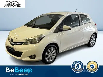 Usata Toyota Yaris Lounge 69 CV (50 kW) 2013 Bianco pastello Utilitaria