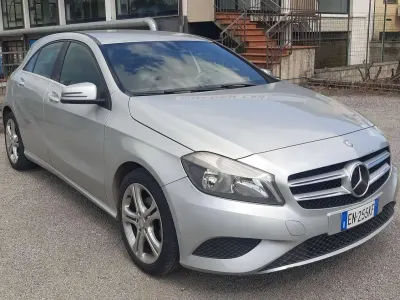 Usata Mercedes A180 109 CV (80 kW) 2013 Argento Utilitaria