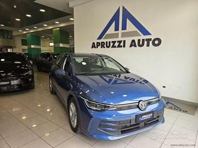 Usata VW Golf VIII Life 116 CV (85 kW) 2025 Blu/azzurro Berlina