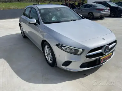 Usata Mercedes A180 Business 116 CV (85 kW) 2019 Grigio Berlina