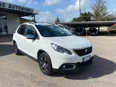 Usata Peugeot 2008 Style 102 CV (75 kW) 2019 Bianco SUV