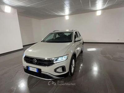 Usata VW T-Roc Life 110 CV (80 kW) 2022 Argento SUV