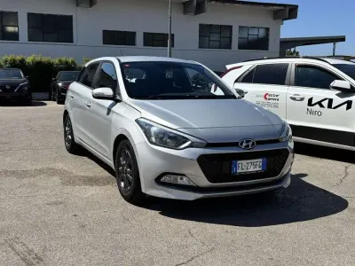 Usata Hyundai i20 Blackline 84 CV (61 kW) 2017 Argento Berlina