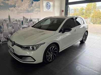 Usata VW Golf VII Life 150 CV (110 kW) 2021 Bianco Utilitaria