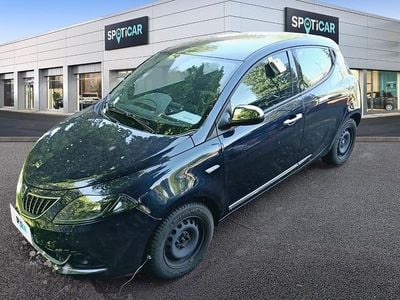 Begagnad Lancia Ypsilon Gold 69 HK (50 kW) 2021 Blå Halvkombi