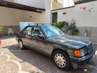 Usata Mercedes 190 122 CV (89 kW) 1989 Nero Berlina