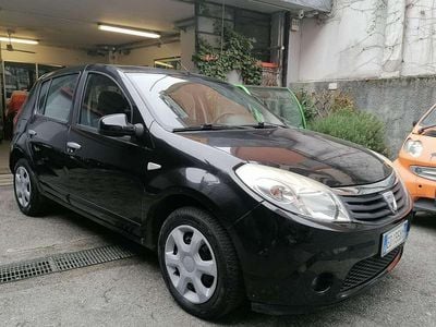 Usata Dacia Sandero Lauréate 75 CV (55 kW) 2010 Blu Berlina