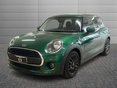 Usata Mini Cooper 75 CV (55 kW) 2019 Island blue met Utilitaria