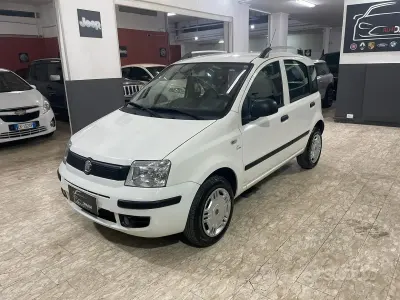 Occasion Fiat Panda Classica 69 ch (50 kW) 2012 Blanc Citadine