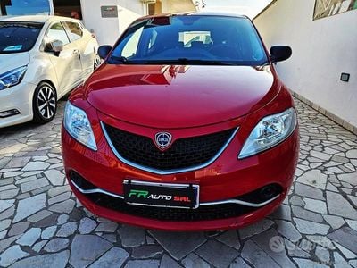 Usata Lancia Ypsilon Gold 69 CV (50 kW) 2016 Rosso Utilitaria