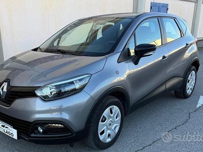 Usata Renault Captur Life 90 CV (66 kW) 2016 Grigio SUV