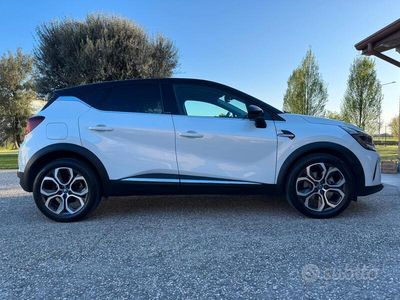 Usata Renault Captur Intens 143 CV (105 kW) 2021 Bianco SUV