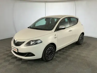 Usata Lancia Ypsilon 70 CV (51 kW) 2023 Bianco Utilitaria
