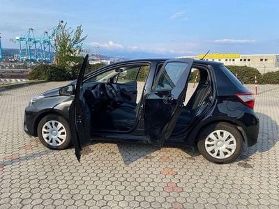 Usata Toyota Yaris Hybrid Active 73 CV (53 kW) 2017 Nero Berlina