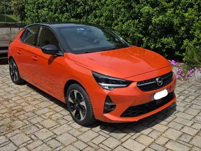 Usata Opel Corsa-e GS Line 100 kW (136 CV) 2021 Arancione Utilitaria