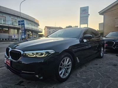 Usata BMW 520 Efficient Dynamics 190 CV (139 kW) 2022 Nero Station wagon