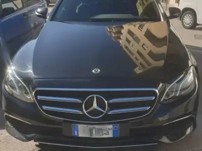 Usata Mercedes E220 Premium 194 CV (142 kW) 2019 Nero Berlina