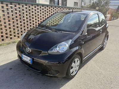 Usata Toyota Aygo Sol 68 CV (50 kW) 2010 Nero Utilitaria