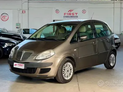 Usata Lancia Musa 95 CV (69 kW) 2005 Marrone Monovolume