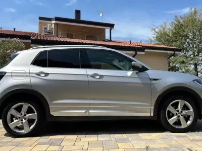 Usata VW T-Cross R-line 116 CV (85 kW) 2020 Grigio SUV