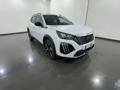 Usata Peugeot 2008 Allure 130 CV (95 kW) 2025 Bianco okenite  metalliz SUV