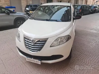 Usata Lancia Ypsilon 80 CV (58 kW) 2013 Bianco Utilitaria