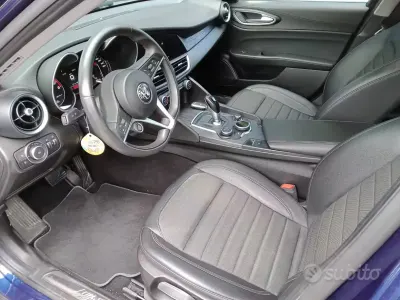 Usata Alfa Romeo Giulia 160 CV (117 kW) 2019 Blu Berlina