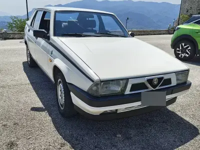 Usata Alfa Romeo 75 110 CV (80 kW) 1987 Bianco Berlina