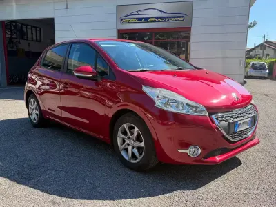 Usata Peugeot 208 Active 82 CV (60 kW) 2013 Rosso Utilitaria