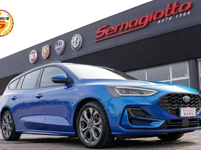 Usata Ford Focus ST-Line 125 CV (91 kW) 2023 Desert island blu Berlina