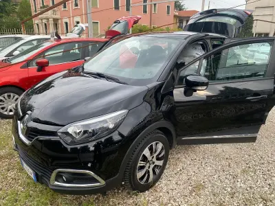 Usata Renault Captur 90 CV (66 kW) 2016 Nero SUV