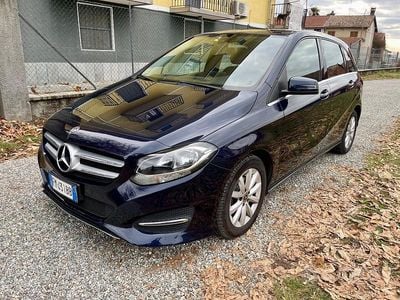 Usata Mercedes B180 Business 109 CV (80 kW) 2017 Blu Monovolume