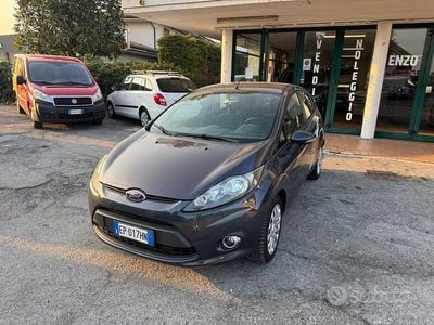 Usata Ford Fiesta Titanium 70 CV (51 kW) 2012 Blu Utilitaria