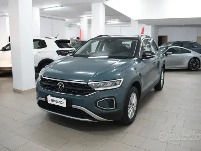 Usata VW T-Roc Life 150 CV (110 kW) 2022 Grigio SUV