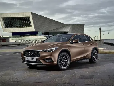 Usata Infiniti Q30 Business 108 CV (79 kW) 2018 Viola Berlina