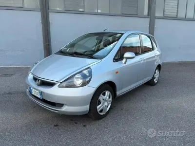 Usata Honda Jazz 78 CV (57 kW) 2003 Grigio Utilitaria