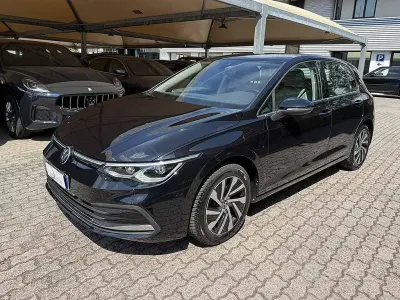 Usata VW Golf VIII Style 150 CV (110 kW) 2022 Nero / metallizzato Berlina