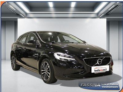 Usata Volvo V40 Business Edition 122 CV (89 kW) 2019 Nero Utilitaria