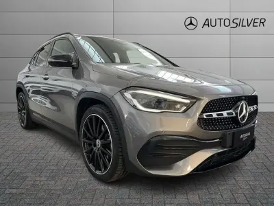 Usata Mercedes GLA200 Premium 150 CV (110 kW) 2020 Grigio montagna / metallizzato SUV